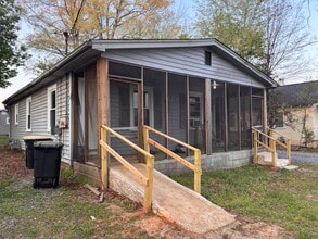 Building Photo - 404 E 19th St