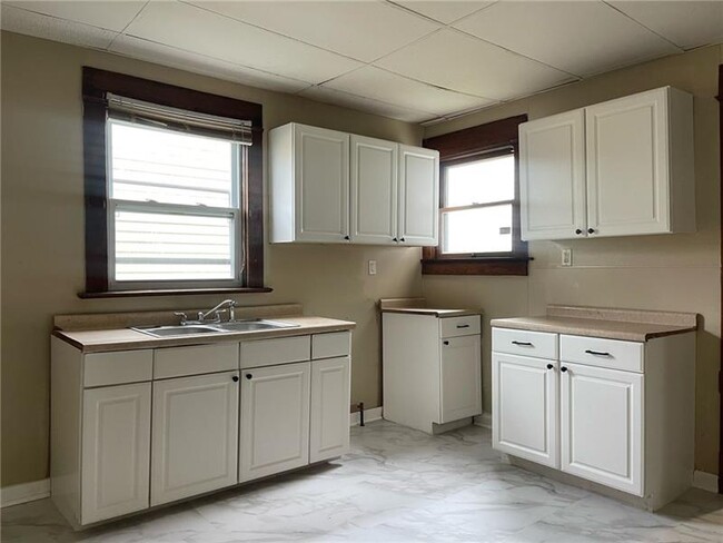 Building Photo - 709 E Reynolds St