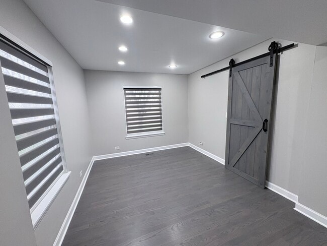 Building Photo - 1004 Longford Rd