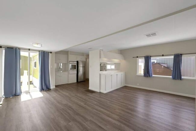 Building Photo - 22 Dahlberg Dr