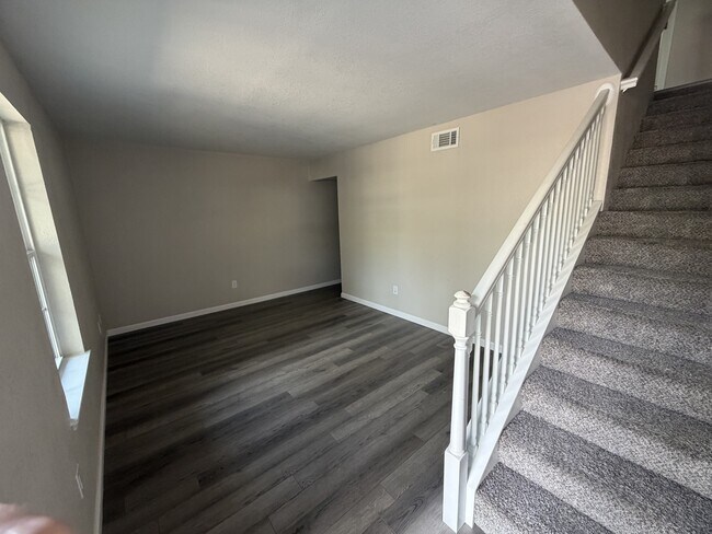 Building Photo - 122 Hampton Dr