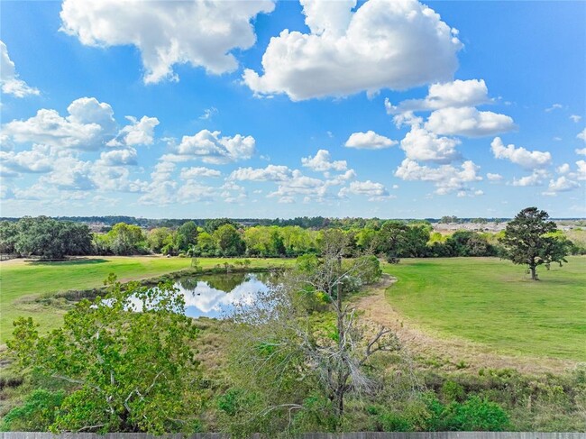 Building Photo - 2230 Memory Oaks Dr