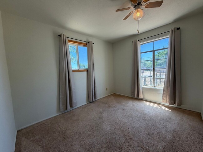 Building Photo - 301 E Wildy St