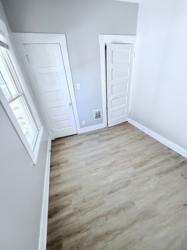 Building Photo - 3914 W 21st St