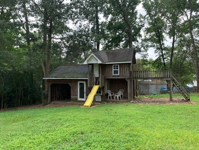 Building Photo - 5631 Swan Dr
