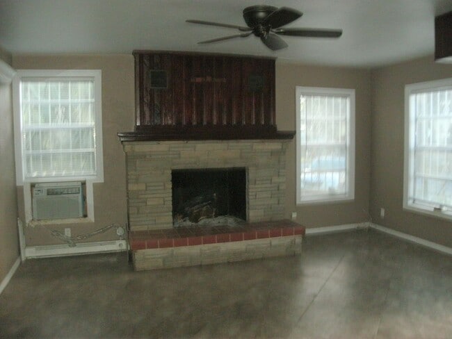 Building Photo - Pet friendly 2 bedroom cottage in Daytona Beach