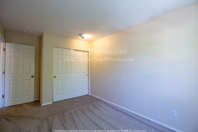 Building Photo - 10441 SW Franklin Ln