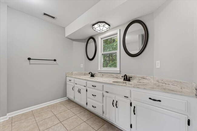 Building Photo - 3 Bedroom 2 1/2 Bath Pet Friendly Home For Rent In Rudolphtown Subdivision!