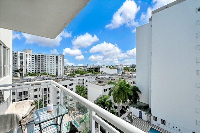 Building Photo - 1345 Lincoln Rd