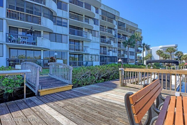 Building Photo - 300 Columbia Dr