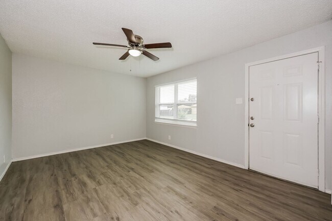 Building Photo - 2 BR/1BA | Newly Renovated Single Family Home | 1-Car Covered Parking | Gated backyard