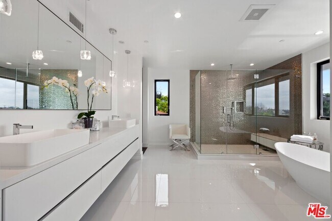 Building Photo - 2030 Talmadge St