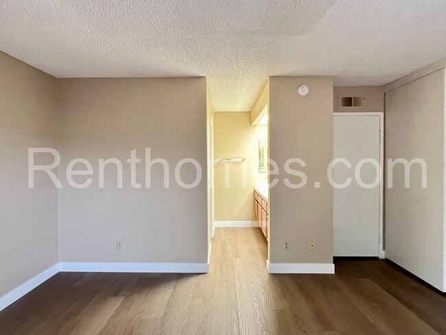 Building Photo - 10594 Dabney Dr