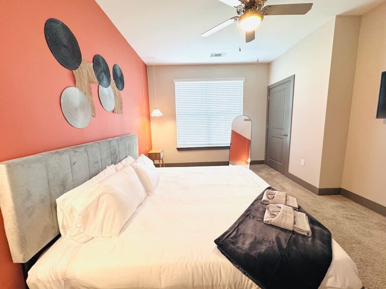 Building Photo - 9244 Vintage Hills Way