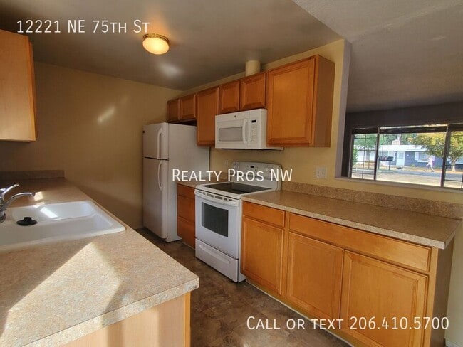 Building Photo - 12221 NE 75th St