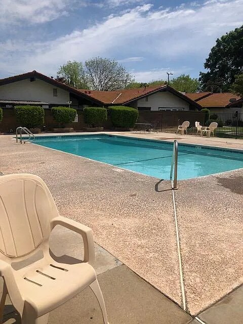 Building Photo - 317 W Sierra Ave