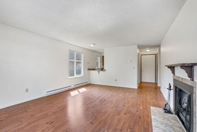Building Photo - 6125 N Addison St