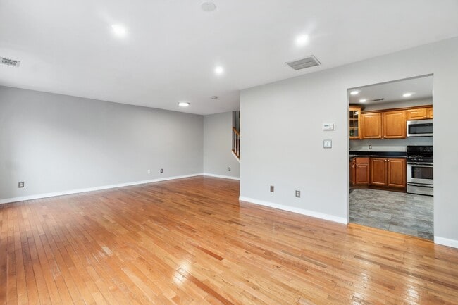 Building Photo - 11 Droyers Pointe Blvd
