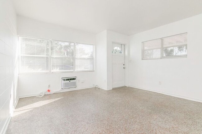 Building Photo - 1239 Virginia Dr