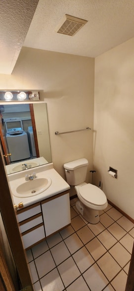 Building Photo - 1390 Daleview Dr