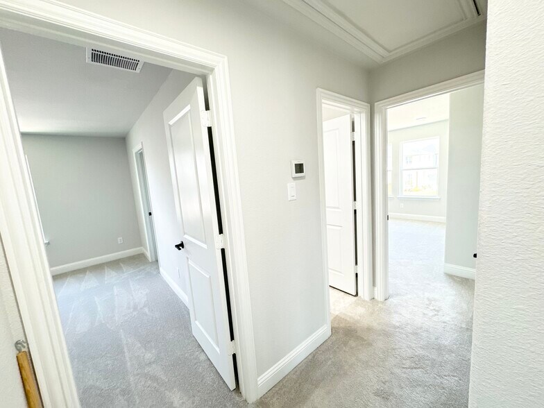 Building Photo - 2801 Riverview Rd