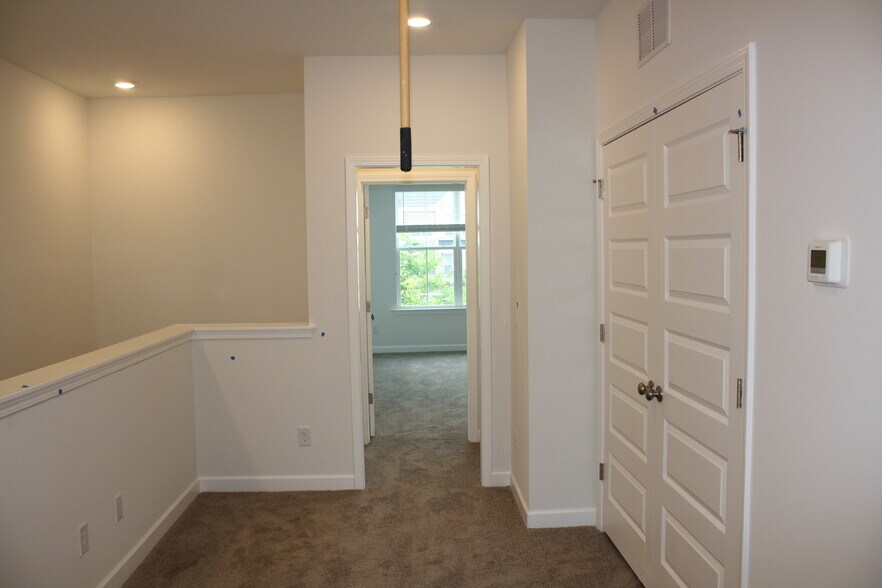 Building Photo - 7803 Flatrock Park Dr