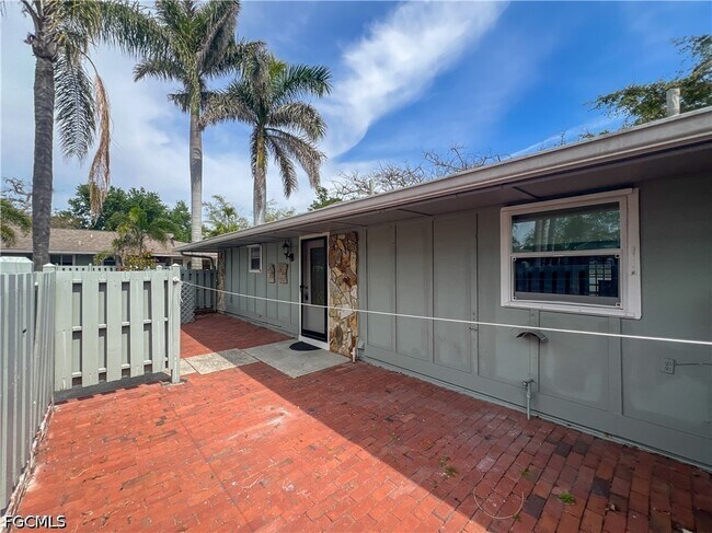 Building Photo - 4305 Island Cir