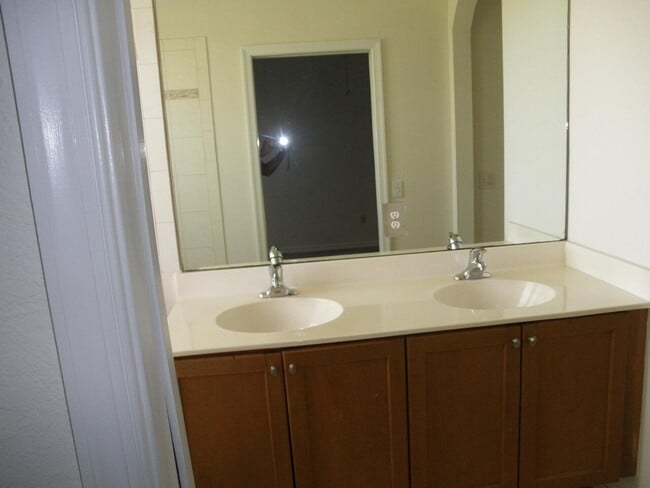 Building Photo - 5314 White Oleander