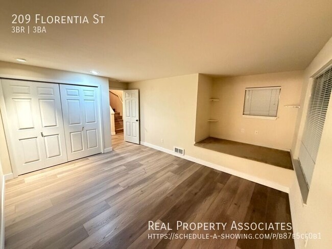 Building Photo - 209 Florentia St