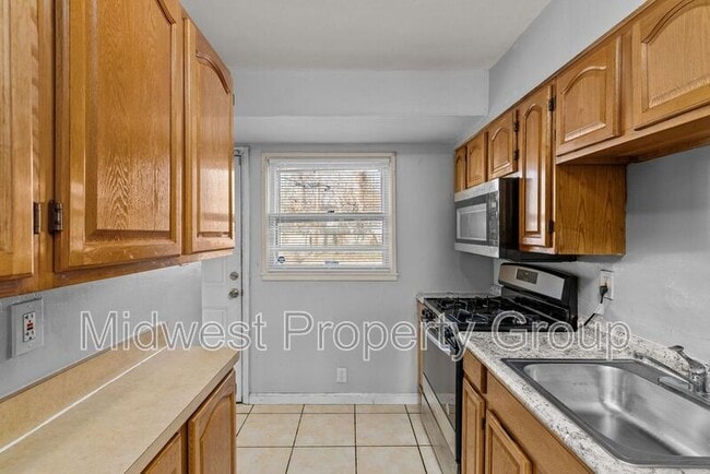 Building Photo - 405 Cameron Rd