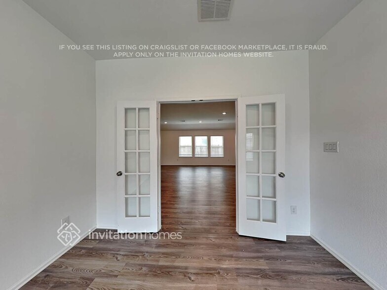 Building Photo - 428 Pecan Landing Ln