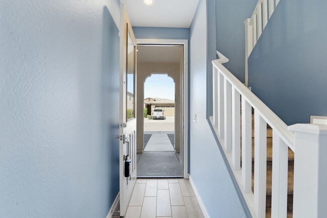 Building Photo - ** Like new Luxurious Modern townhome with 2 Master Suits in Warner Meadows**