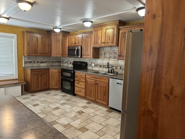 Building Photo - 1000 Canyon Rd