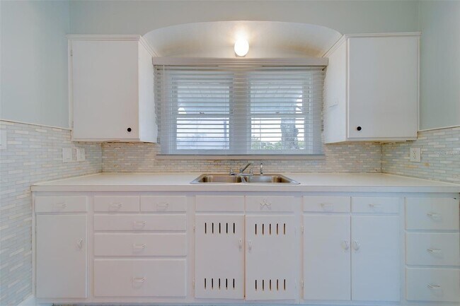 Building Photo - 810 2nd Ave NW