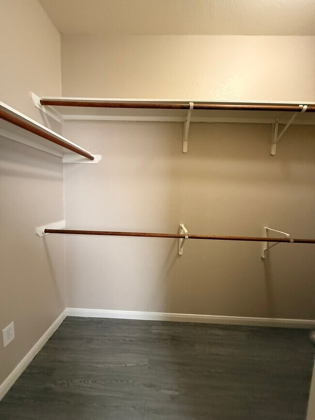 Building Photo - 23603 Maple Vista Ln