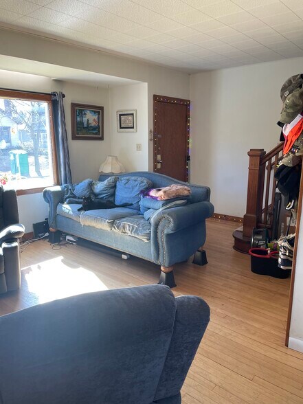 Living Room - 2102 E Beverly Rd