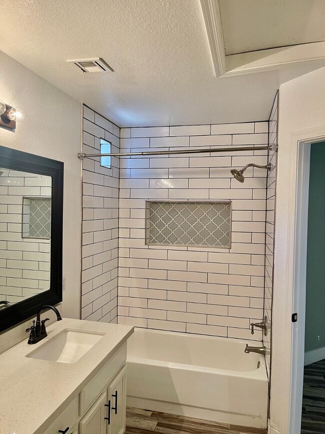 Building Photo - 1732 W Gary Dr