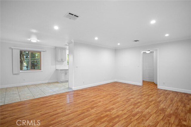 Building Photo - 823 E Wilson Ave