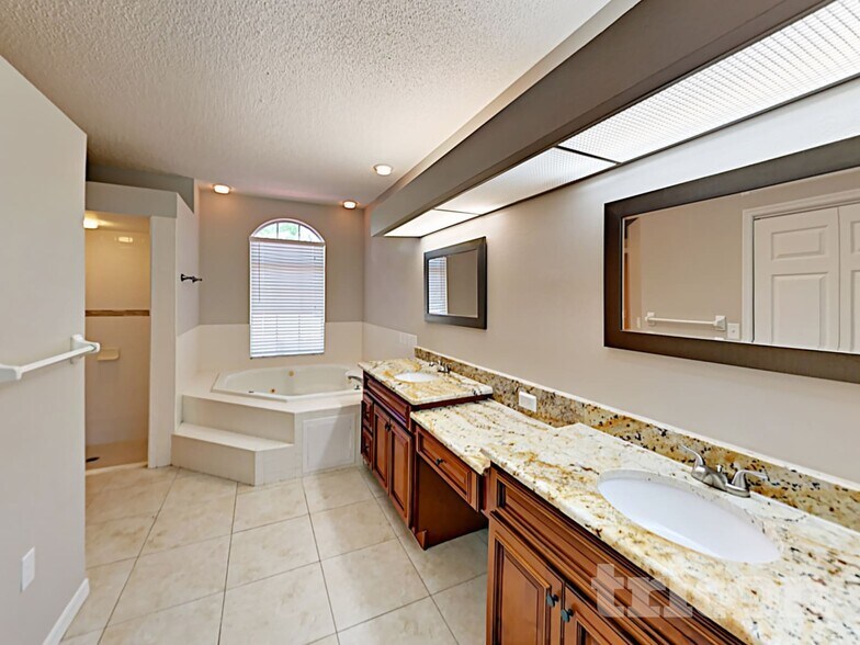 Building Photo - 6827 San Jose Loop