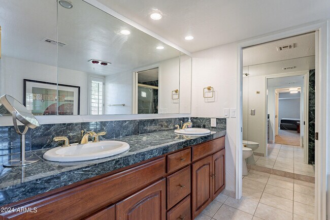 Building Photo - 4446 E Camelback Rd