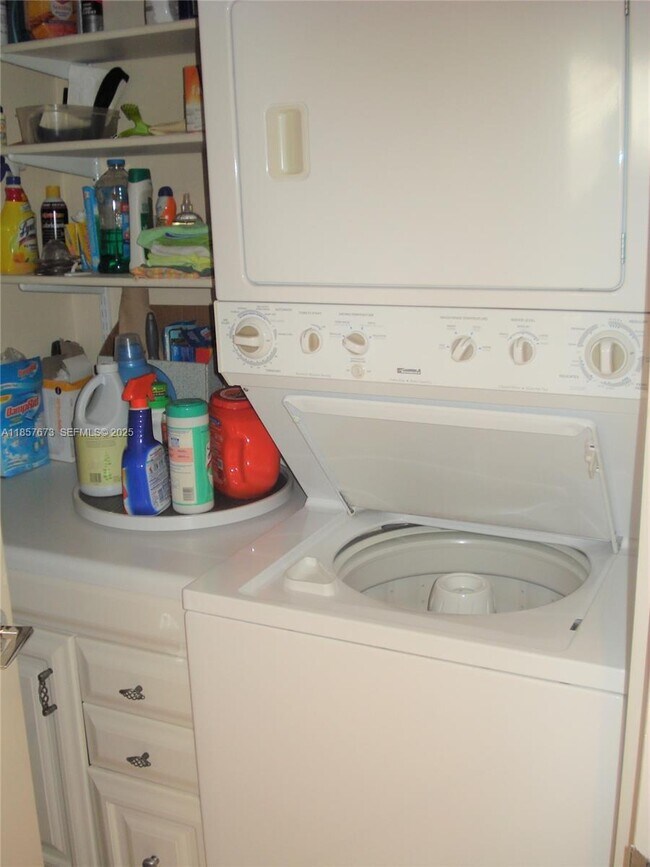 Building Photo - 3600 Yacht Club Dr