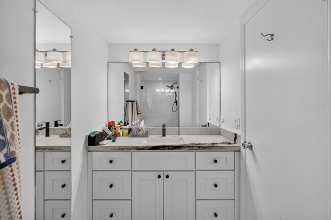 Building Photo - 1208 Marine Way