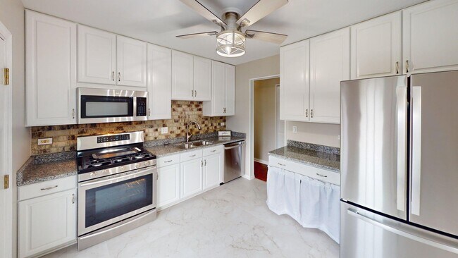 Building Photo - 304 Jackson St