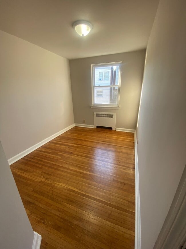 Building Photo - Desirable, Quaint 3/1 bath Beautiful Home in Upper Darby!