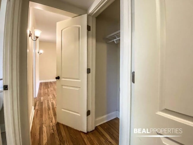 Building Photo - 1 bedroom in CHICAGO IL 60613