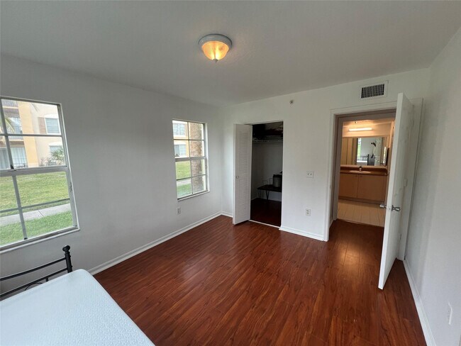 Building Photo - 4101 San Marino Blvd