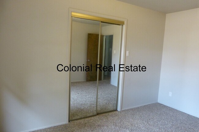 Building Photo - Spacious 3 bedroom 2 bathroom home