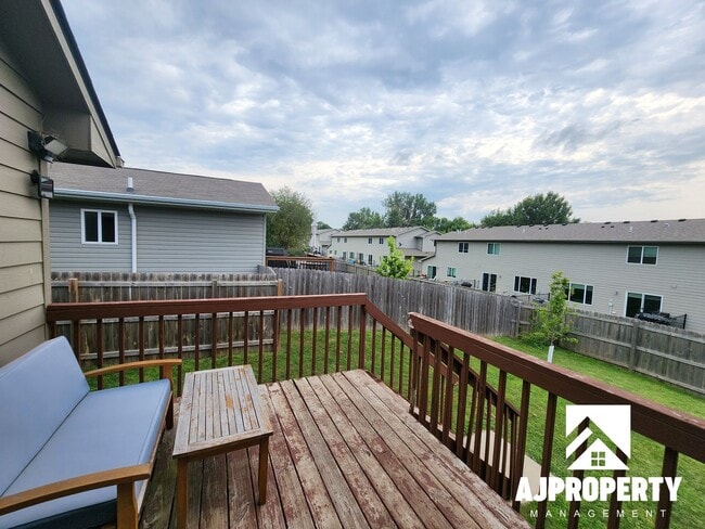 Building Photo - 6521 W Amber St