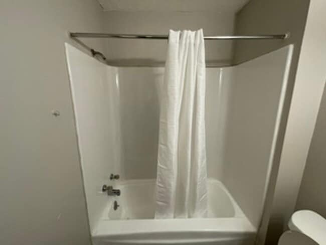 Building Photo - 138 Mendel Ct