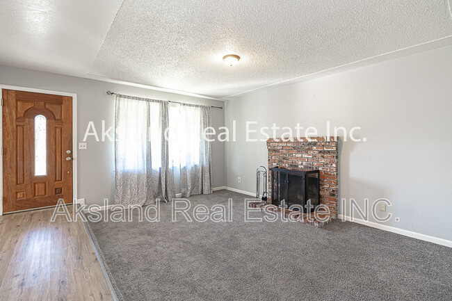 Building Photo - 883 El Capitan Ave